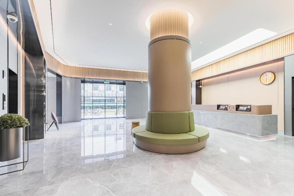 Ji Hotel Shanghai Tonghe Xincun Metro Station Экстерьер фото